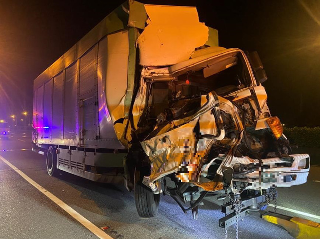 深夜时段开车上高速公路，若精神不集中，易发生死亡车祸。（高公局提供）