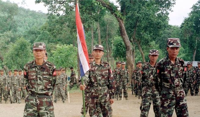 緬甸克倫尼民族進步黨的軍隊在叢林基地集合。（路透資料照片）