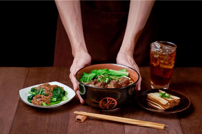 三商巧福迎来40周年庆，推出「原汁牛肉麵」、「红烧排骨饭」优惠价95元好康。（三商餐饮集团提供／朱世凯台北传真）