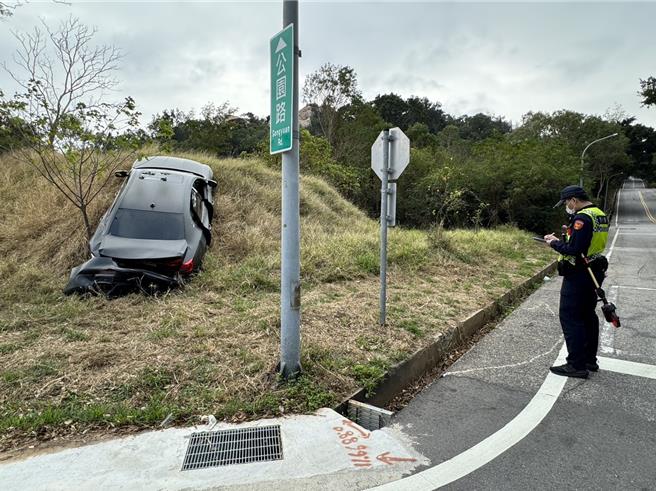 藝人何潤東執導浪漫喜劇《不如海邊吹吹風》，赴金門縣取景出車禍。（于家麒攝）