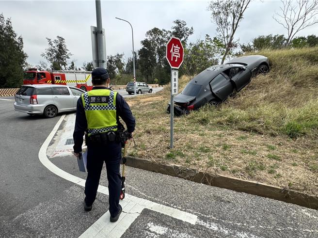 藝人何潤東執導浪漫喜劇《不如海邊吹吹風》，赴金門縣取景出車禍。（于家麒攝）