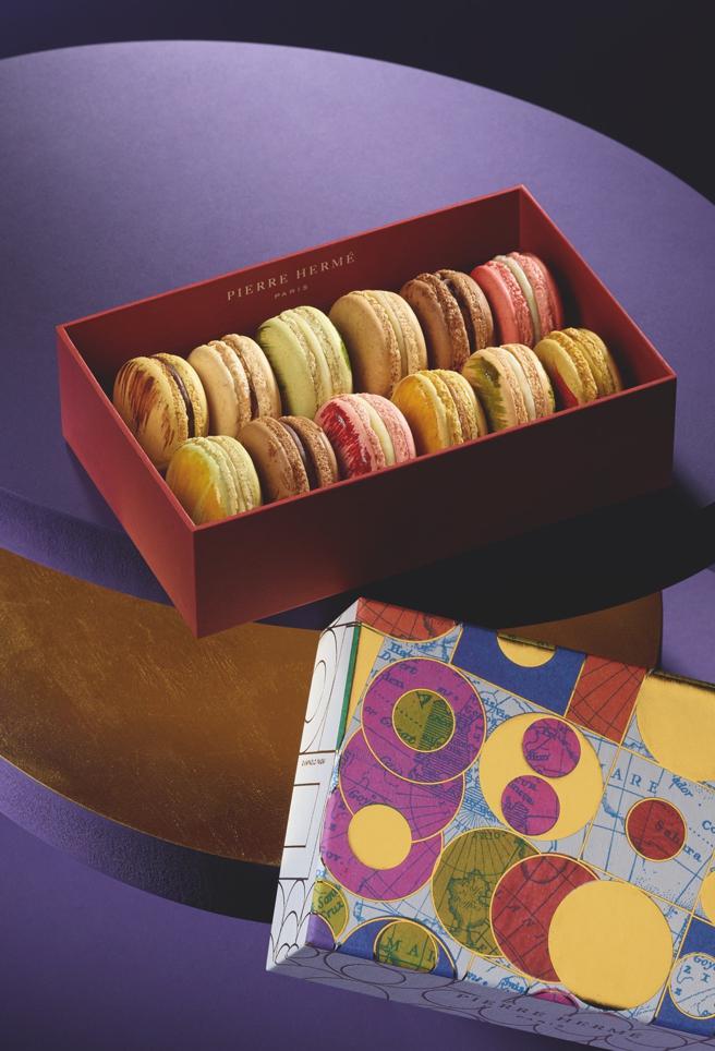 新光三越台北信義新天地A11 PIERRE HERMÉ 12入馬卡龍禮盒，1680元。（新光三越提供）