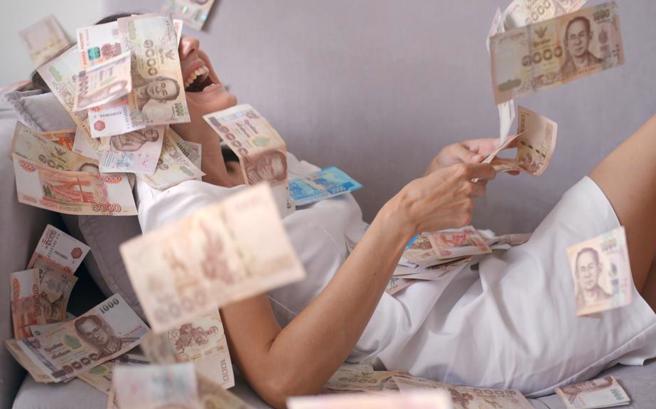 泰國一名婦人中了折合新台幣7952萬獎金，竟在5年內全花光，近日現身農場工作引熱議。(示意圖/達志影像)
