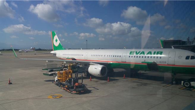 机师工会表示，长荣航空飞行员2011年以来实质减薪超过10％，导致国籍机师人力流失近一成，长荣航空为填补人力，大量引进外籍机师。机师工会会员代表大会中无异议通过决议，预计2周内正式举行罢工投票。（本报资料照片）