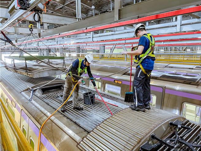 桃園機場捷運將迎來6年一次的列車總體檢大修作業，桃捷公司公布招募訊息，歡迎對軌道業有興趣的民眾報考。（桃捷提供／蔡明亘桃園傳真）