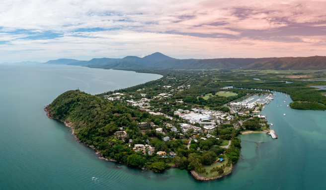 澳洲东北部城市凯恩斯（Cairns）和道格拉斯港（Port Douglas）今天准备因应热带气旋贾斯伯的到来，预料会有具「破坏性」的强风，也可能造成洪涝。图为道格拉斯港（Port Douglas）。(图/本报系资料照)