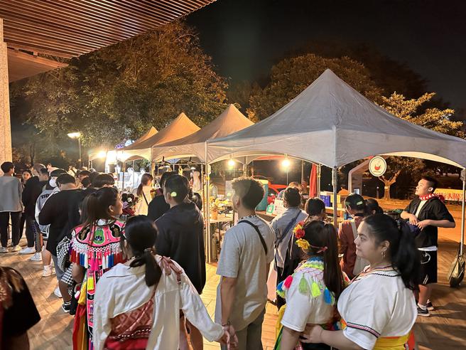 特色原民市集。（图/辅英科大提供）