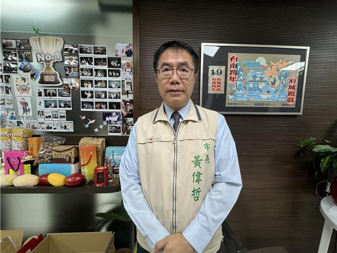 擔任賴清德台南競選總部主委的黃偉哲表示，綠營面對明年大選展現空前團結，對於選情持正面態度看待，相信台南能有好選情表現。（曹婷婷攝）