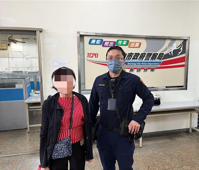 台中70歲陳姓婦人日前在臉書上認識1名自稱華裔美軍軍官的楊姓男子，楊男近日誆騙要寄聖誕禮物給陳婦但需要陳婦先代付28萬元運費，陳婦急奔銀行匯款，所幸行員察覺有異，報警揭穿騙局。（民眾提供／潘虹恩台中傳真）