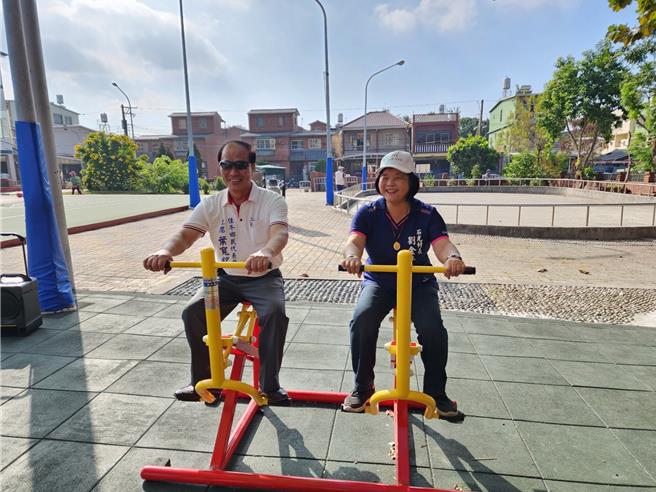 屏东佳冬乡长赖文一善用国军敦亲睦邻补助经费，重新规画公园环境设施，大翔公园12日全面改善启用。（佳冬乡公所提供／谢佳潾屏东传真）