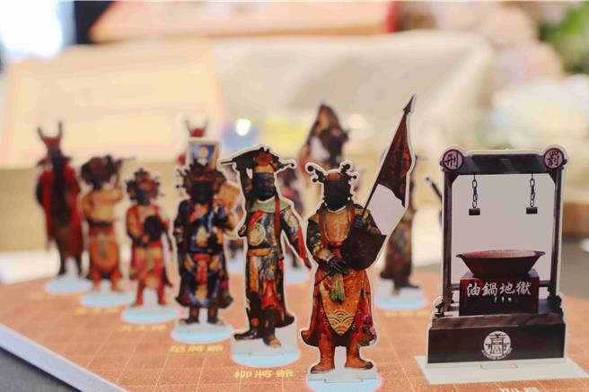 林家纬说，计画为庙宇开发出样版，之后庙方可视自己的需求量产，以自身资金支持计画的延续。（吕妍庭摄）