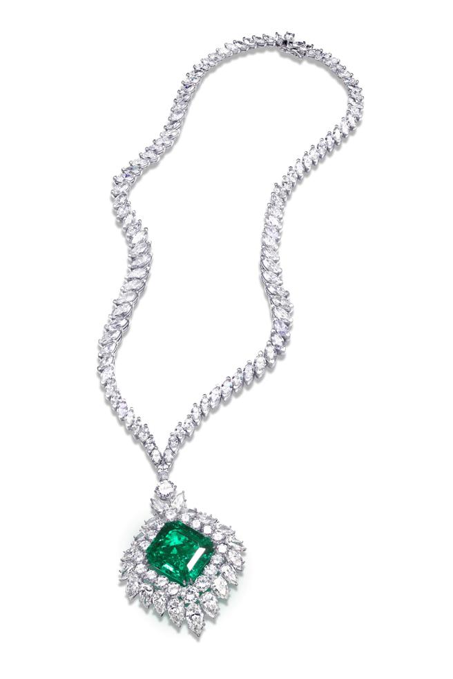 梵克雅寶16克拉哥倫比亞無油祖母綠項鍊，4800萬元。（Diamond Bank提供）