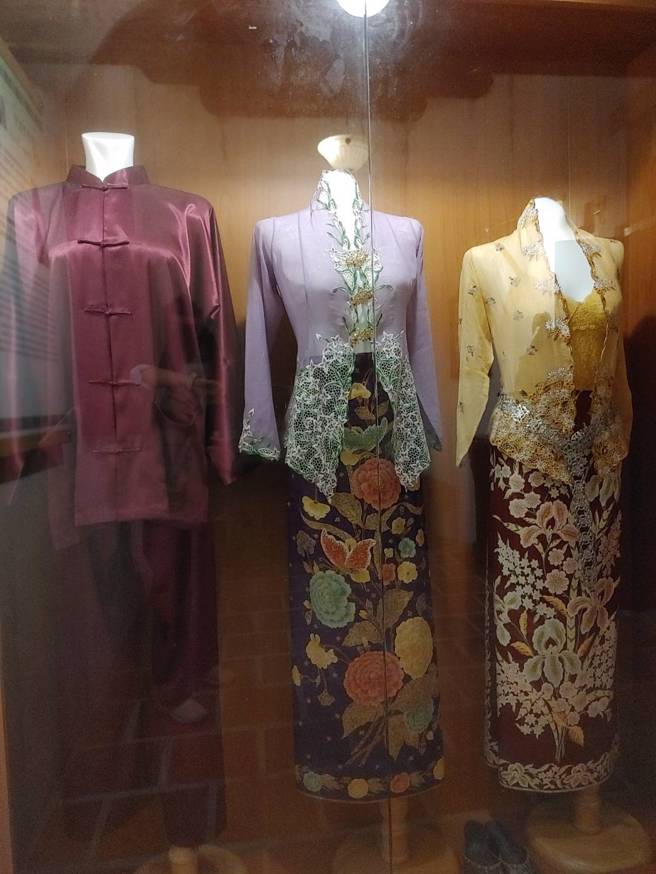 峇峇與娘惹服裝。（翁嘉霙攝影/作者提供）