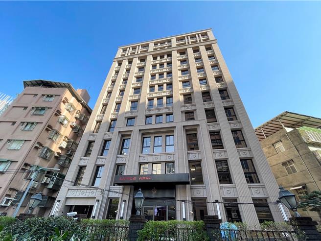 2023年12月12日新北市／立肯企业专精针织布开发与生产，本次投资13亿兴建在板桥新板特区周边设置营运总部，成功取得绿建筑「银级」认可与耐震标章。（新北市经发局提供／刘玮晴新北传真）