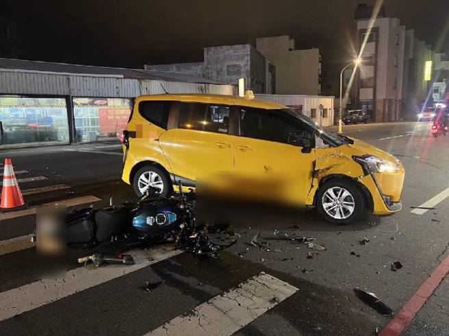 澎湖馬公市今12日晚間19時許，在西文里澎湖加油站前發生交通事故。（翻攝畫面）