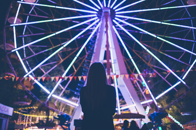 一对男女跑到台中的摩天轮内，在空中拍摄不雅影片并上传网路。（示意图／达志影像）