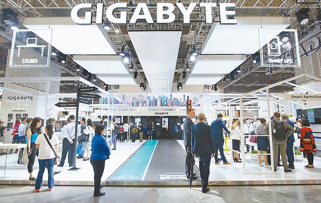 技嘉受惠高单价AI伺服器出货挹注，累计前11月营收已达1,240.5亿元，年增逾26％；博智11月营收2.71亿元，年增3.81％，累计前11月营收达26.13亿元，法人看好第四季订单能见度。图／本报资料照片