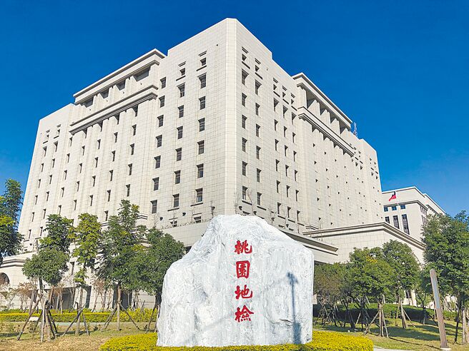 國防部軍聞社前孔姓中校，遭對岸金錢誘惑當共諜，桃園地檢署11日偵結，依貪汙、違反國家安全法等罪起訴孔男，並建請法院從重量刑，沒收不法所得。（蔡依珍攝）