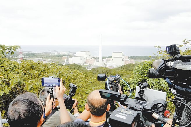 中华民国核能学会理事长李敏表示，台湾3组总统参选人已有2组明确表示将恢復核能列为政策，剩下一组态度暧昧不明。但他相信，不论谁当选，核电延役与核四商转势必执行。图为媒体拍摄核四厂。（本报资料照片）