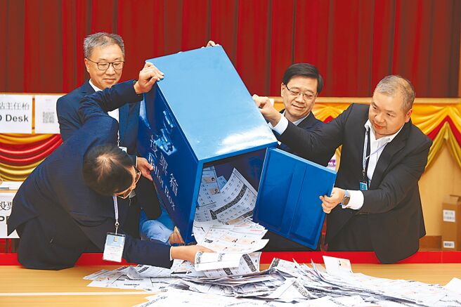 香港區議會選舉落幕，地方選區總投票率僅有27.54％，寫下史上最低紀錄。（中新社）