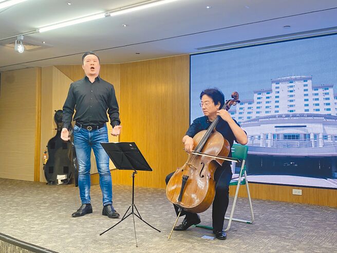 中華強友文教協會將於2024年元旦在二寮觀日平台，邀請國內知名大提琴家張正傑（右）與「弦外之音團」舉辦「台南400曙光乍現-日出音樂會」，以音樂迎接台南400第一道曙光。（市府提供／洪榮志台南傳真）