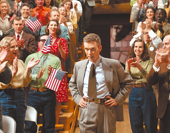 席尼墨菲（中）主演的《奥本海默》由名导克里斯多福诺兰执导。（美联社）