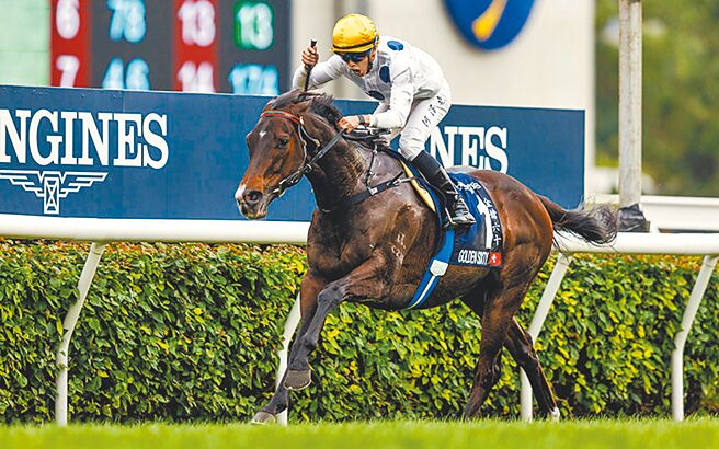 「浪琴表香港一哩錦標」冠軍則由「金鎗六十」的何澤堯奪得。（香港賽馬會提供）