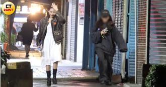 李沐復合台大學霸男友 直擊小倆口雨中撐一把傘漫步