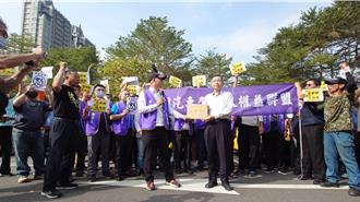 轟政府交通政策「公然搶錢」 上百駕駛人高美館集結抗議