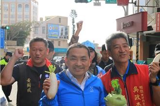侯友宜飛澎湖拜票高喊團結 承諾若當選將調高最低薪資達33K