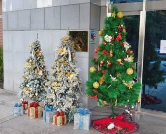 白色耶诞！台中六分局派出所换上圣诞装扮    警民幸福满满