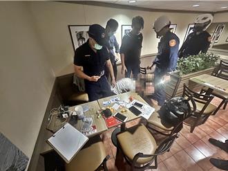 超商满桌假证件和印章 形迹可疑！巡逻警逮诈团车手