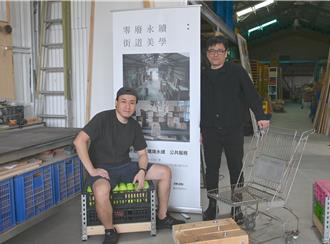 藝術家用廢棄木材、網球變椅子 大義公園展出讓民眾坐著休息