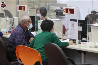 再加1歲！請領全額勞保老年年金明年起得滿64歲 影響12萬人