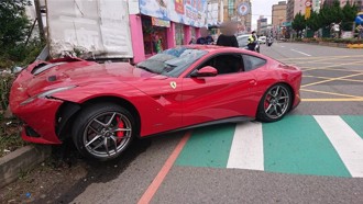 影》1800万法拉利失控自撞 「撞击影片曝光！」