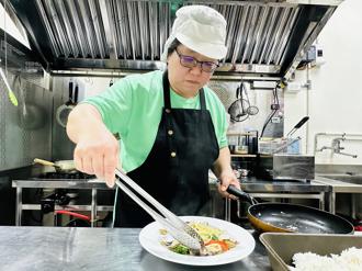 財務副總  職訓學中西餐 斜槓創業重啟人生下半場