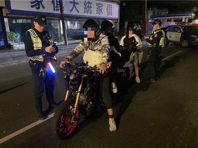 新北市警察局昨晚執行全市擴大臨檢。（警方提供）