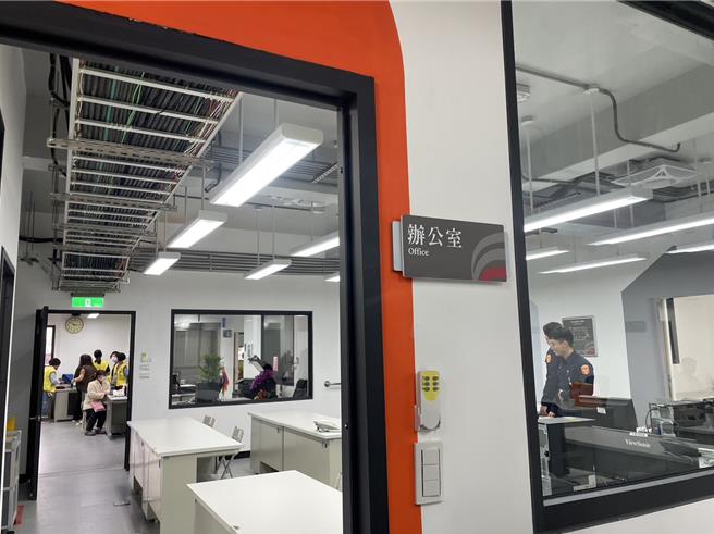 新建小港分局漢民所正式啟用，內部空間明亮寬敞。（洪靖宜攝）