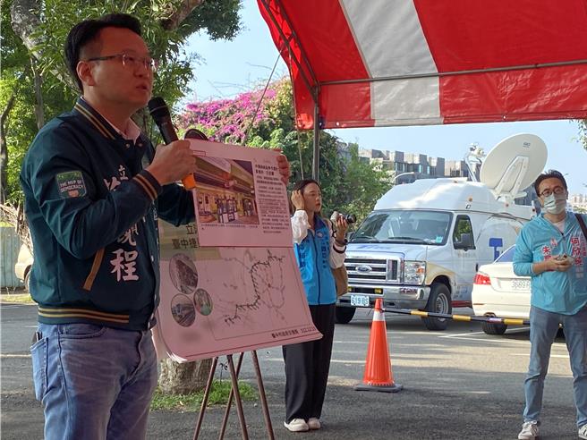 立法院交通委员会与交通部长王国材13日到台中大坑举办「台中捷运绿线延伸大坑进度说明」。（冯惠宜摄）