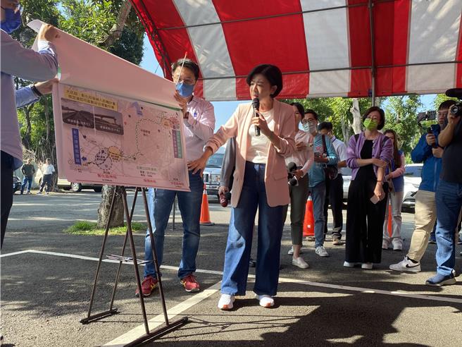 立法院交通委员会与交通部长王国材13日到台中大坑举办「台中捷运绿线延伸大坑进度说明」。（冯惠宜摄）