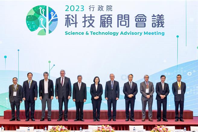 行政院科技顧問會議開幕合影。（國科會提供）