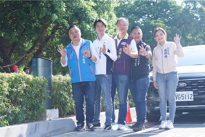 彰化縣員林市公所為提供民眾更智慧的路邊停車服務，率先全彰化設置智慧停車柱，目前設置的區域包括員林公園、三民街、員林國小等停車轉換率高的地區。（吳建輝攝）