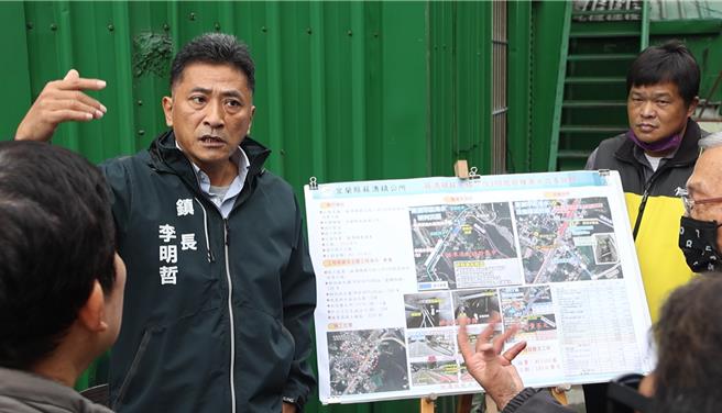 蘇澳鎮長李明哲（左1）前往東澳里會勘多次。（蘇澳鎮公所提供／吳佩蓉宜蘭傳真）