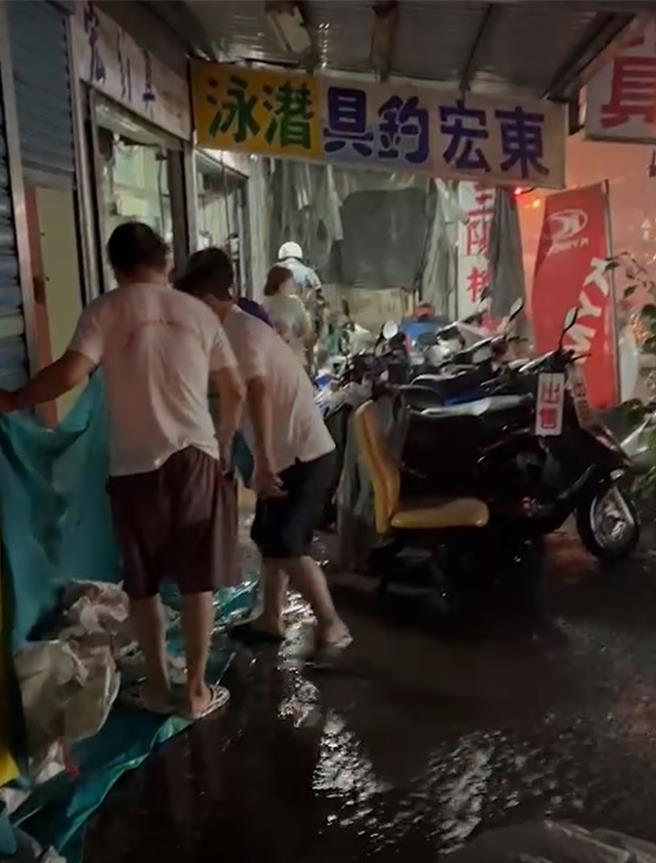 10月8日的豪雨積水不退。（蘇澳鎮公所提供／吳佩蓉宜蘭傳真）