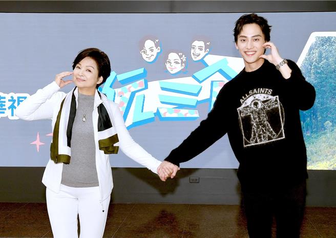 楊貴媚（左）、范少勳。（華視提供）