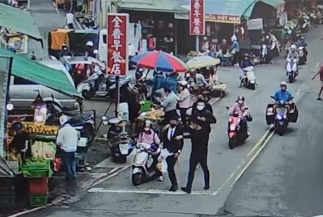 柏嫌找來3人假冒刑警，佯裝要逮人然後黑吃黑。（翻攝照片／林郁平台北傳真）