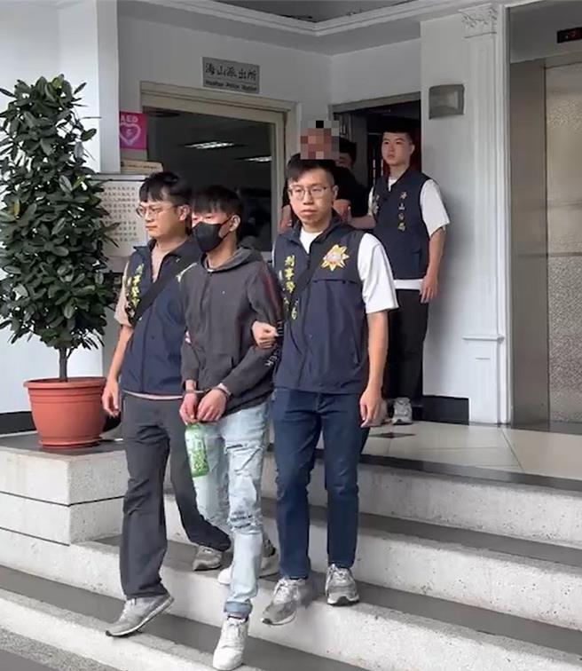 警方將吳嫌等21人逮捕送辦。（翻攝照片／林郁平台北傳真）