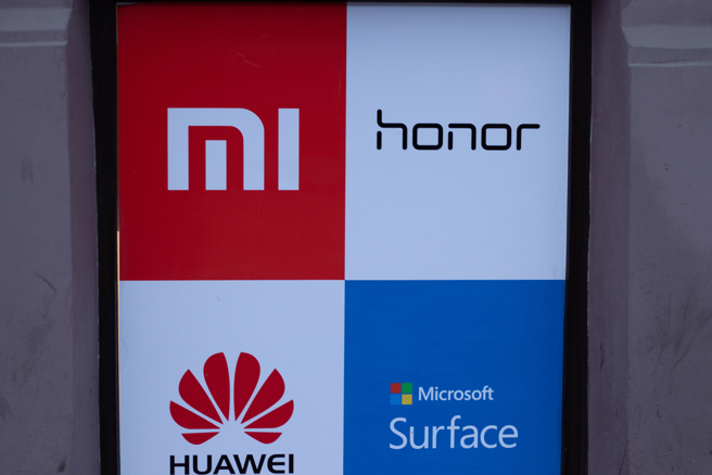 小米、華為因折疊手機專利槓上。（示意圖/達志影像/shutterstock）