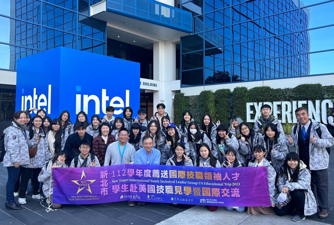 新北市國際技職青年大使與英特爾公司產品經理共同合影。(照片/新北市政府教育局提供)