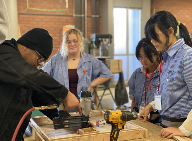 新北市國際技職青年大使於矽谷職業技術教育學校跨域體驗工程實作課程。(照片/新北市政府教育局提供)
